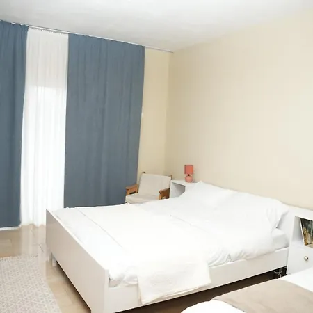 Ogi's Apartamento Tirana